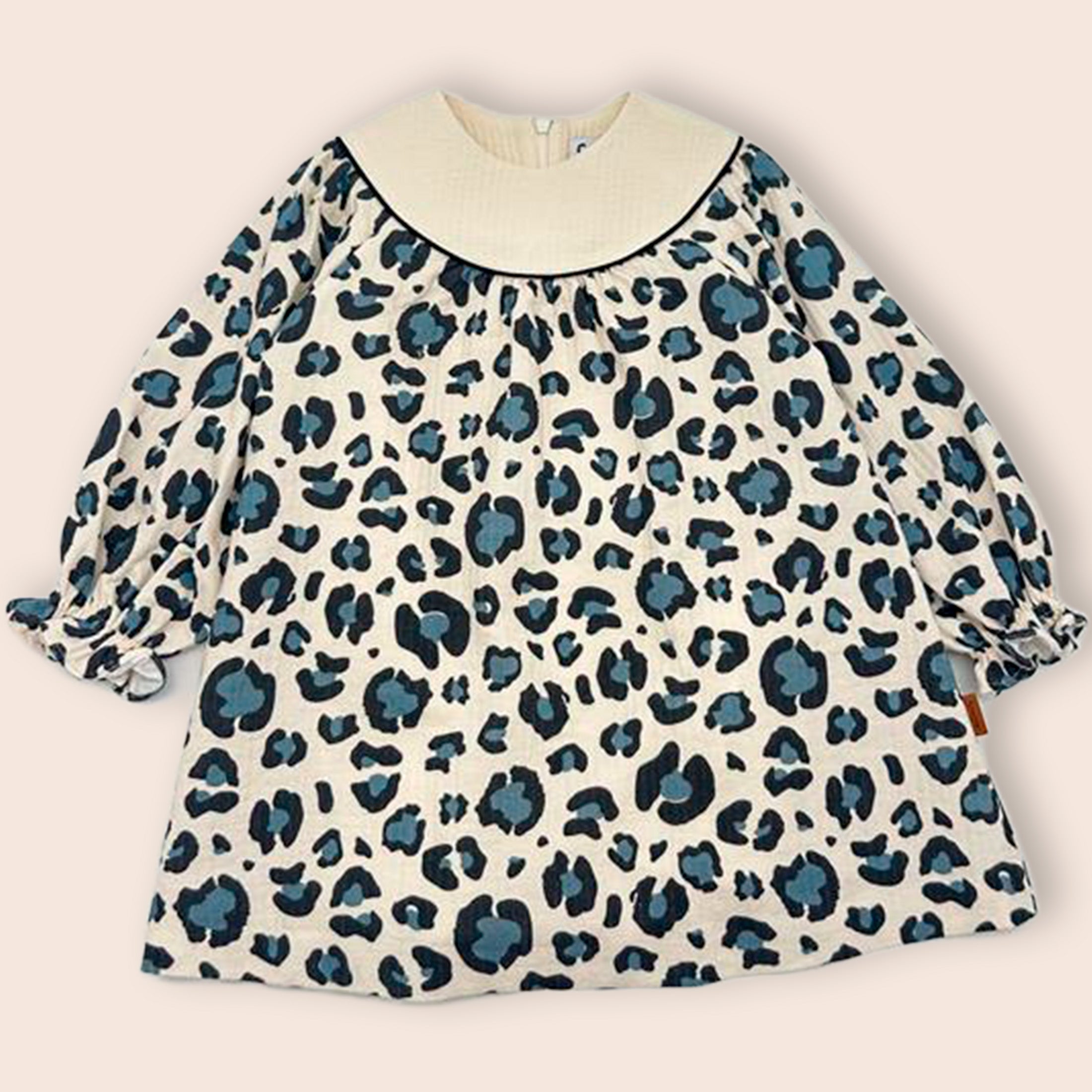Vestido niña estampado animal print con cuello beige | Cocote x Charanga