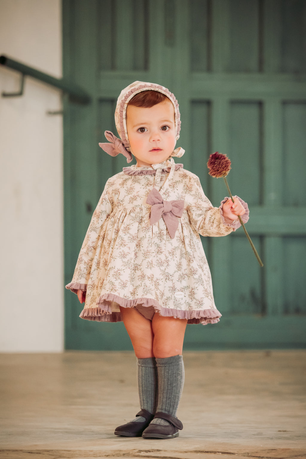Conjunto vestido, braguita y capota de bebé flores malva Cocote & Charanga