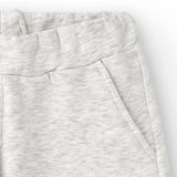 detalle felpa pantalón chándal gris niña