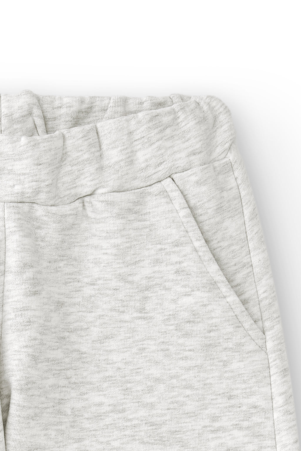 detalle felpa pantalón chándal gris niña