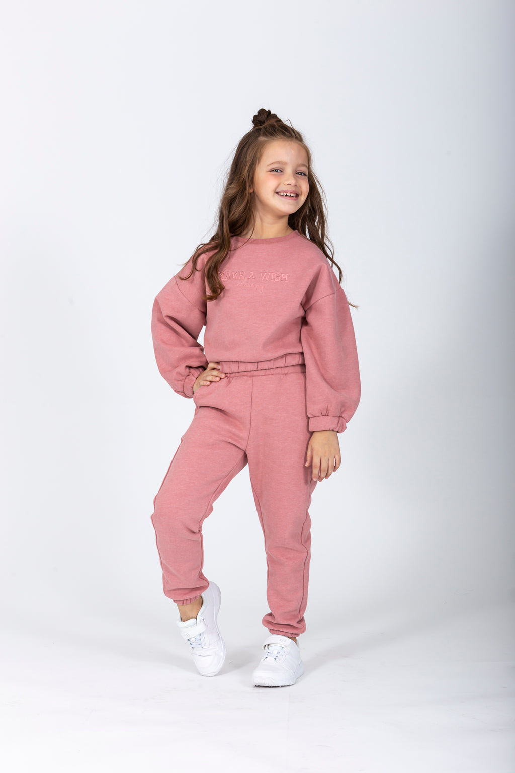 look de niña con sudadera rosa Wish