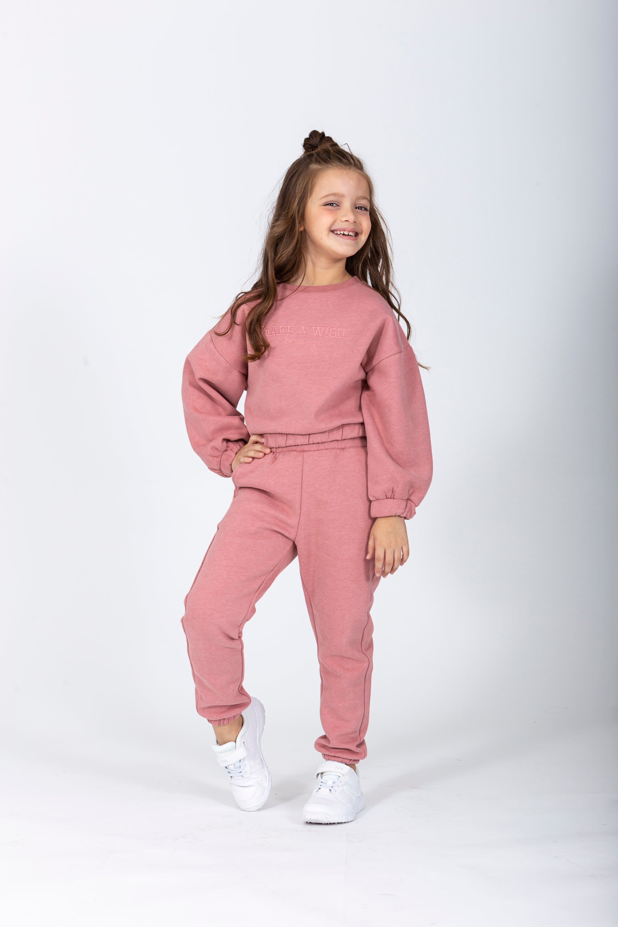 look de niña con sudadera rosa Wish