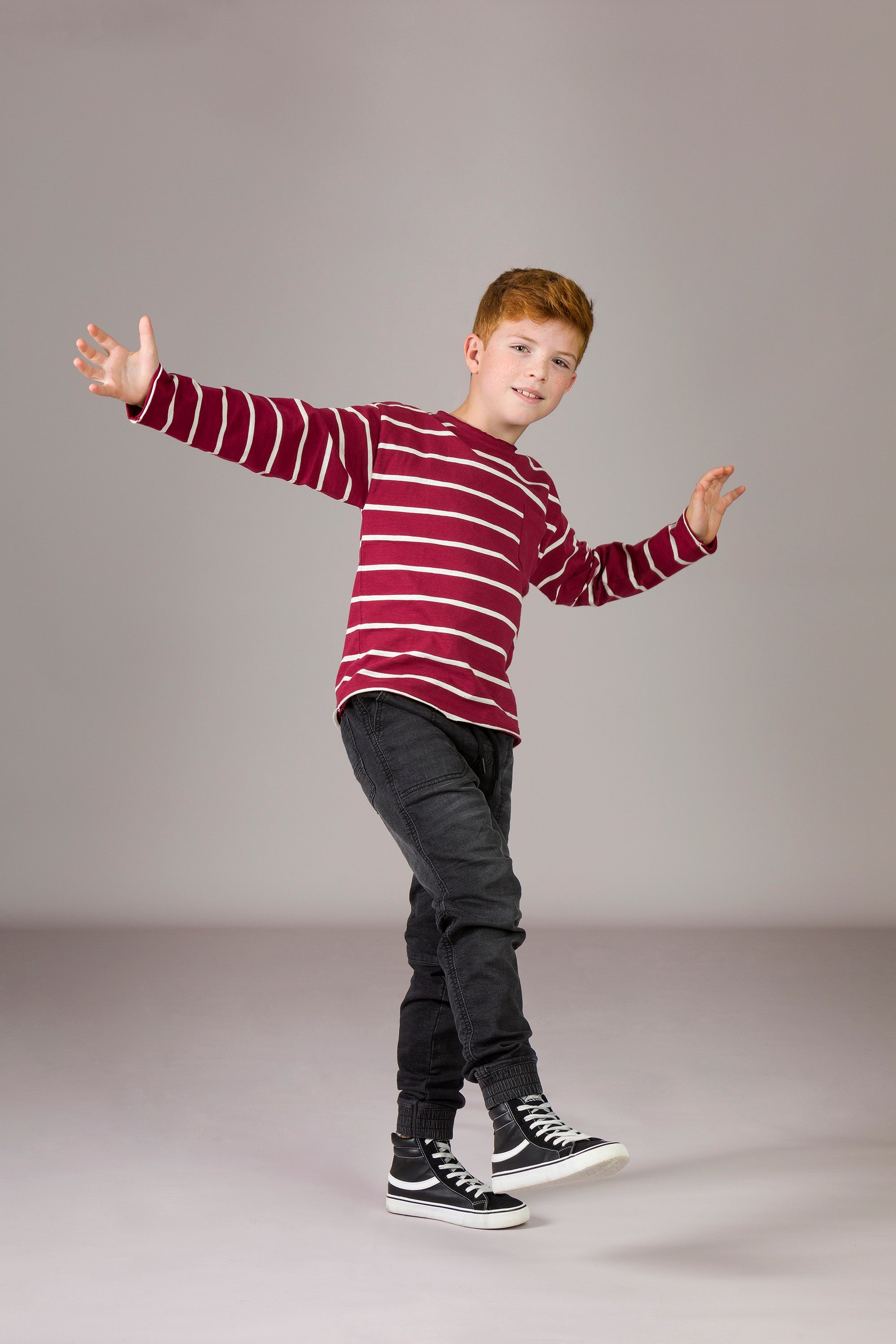 Pantalón niño negro cordón