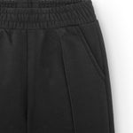 detalle puño y cintura en pantalón chándal negro niña