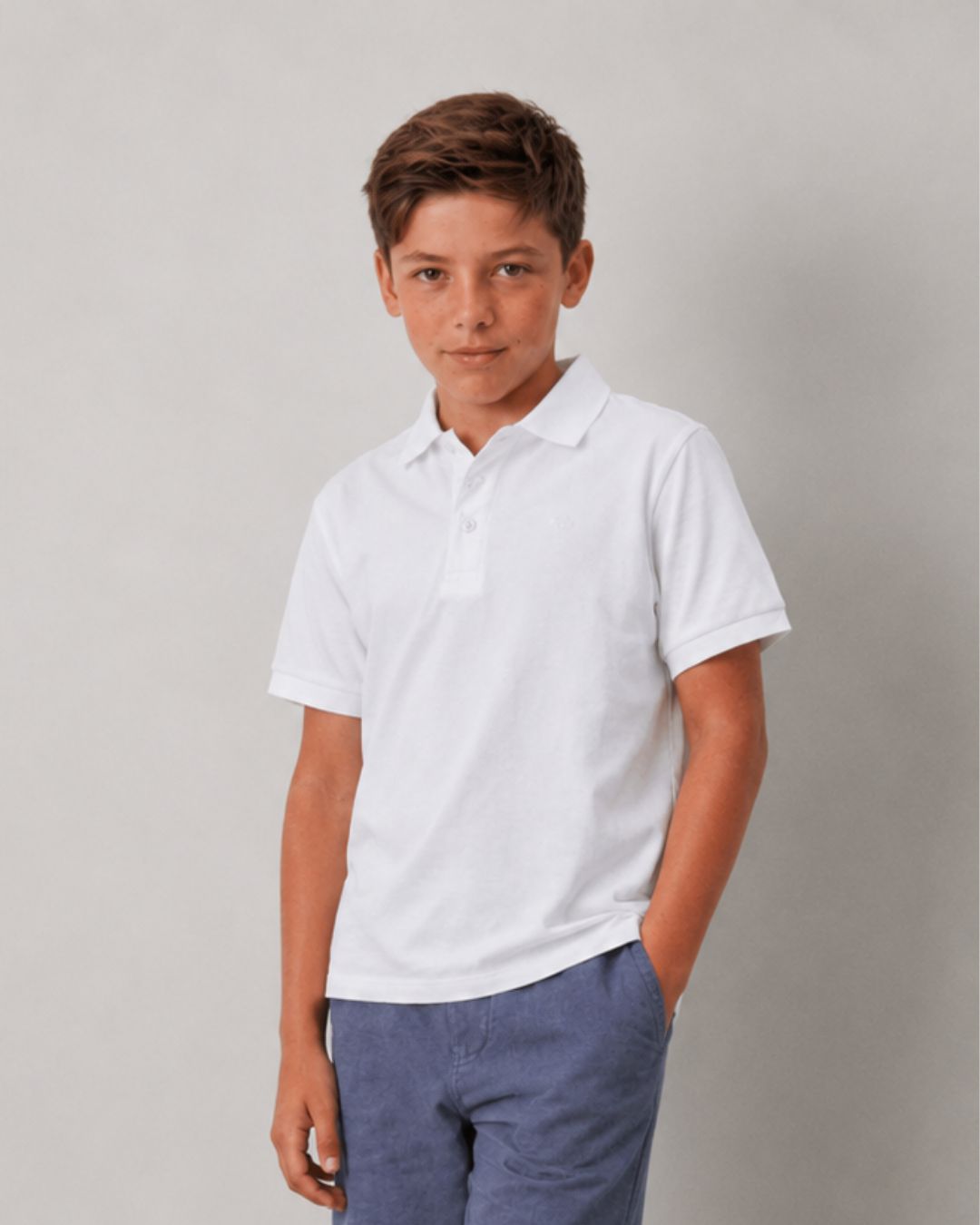 Polo de niño blanco