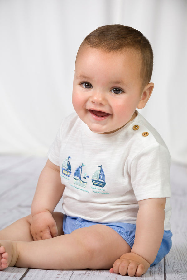 Camiseta bebé barcos bordados