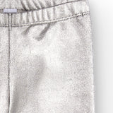 vista cercana pretina elástica legging metálico niña
