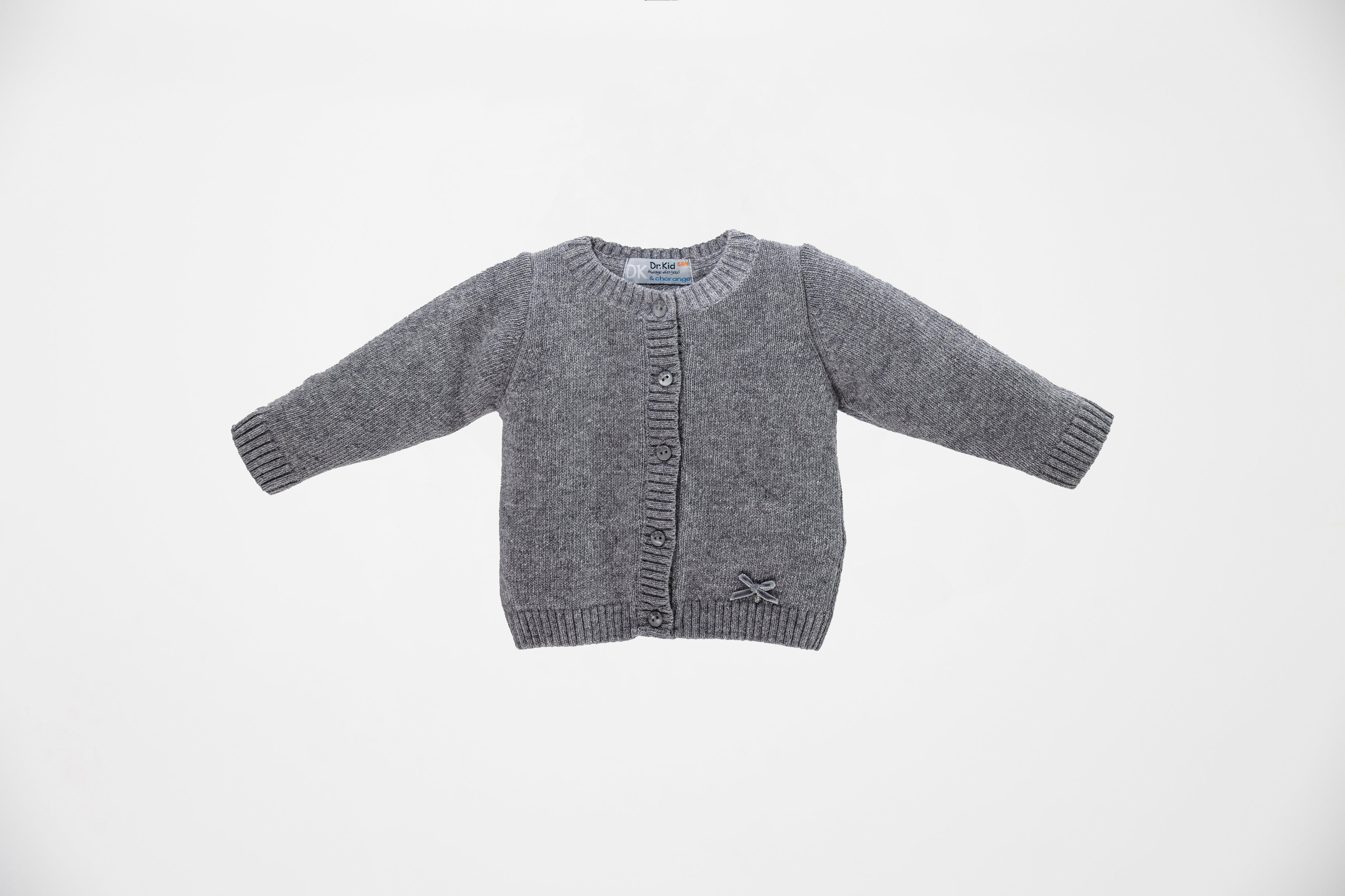 Rebeca gris abotonada