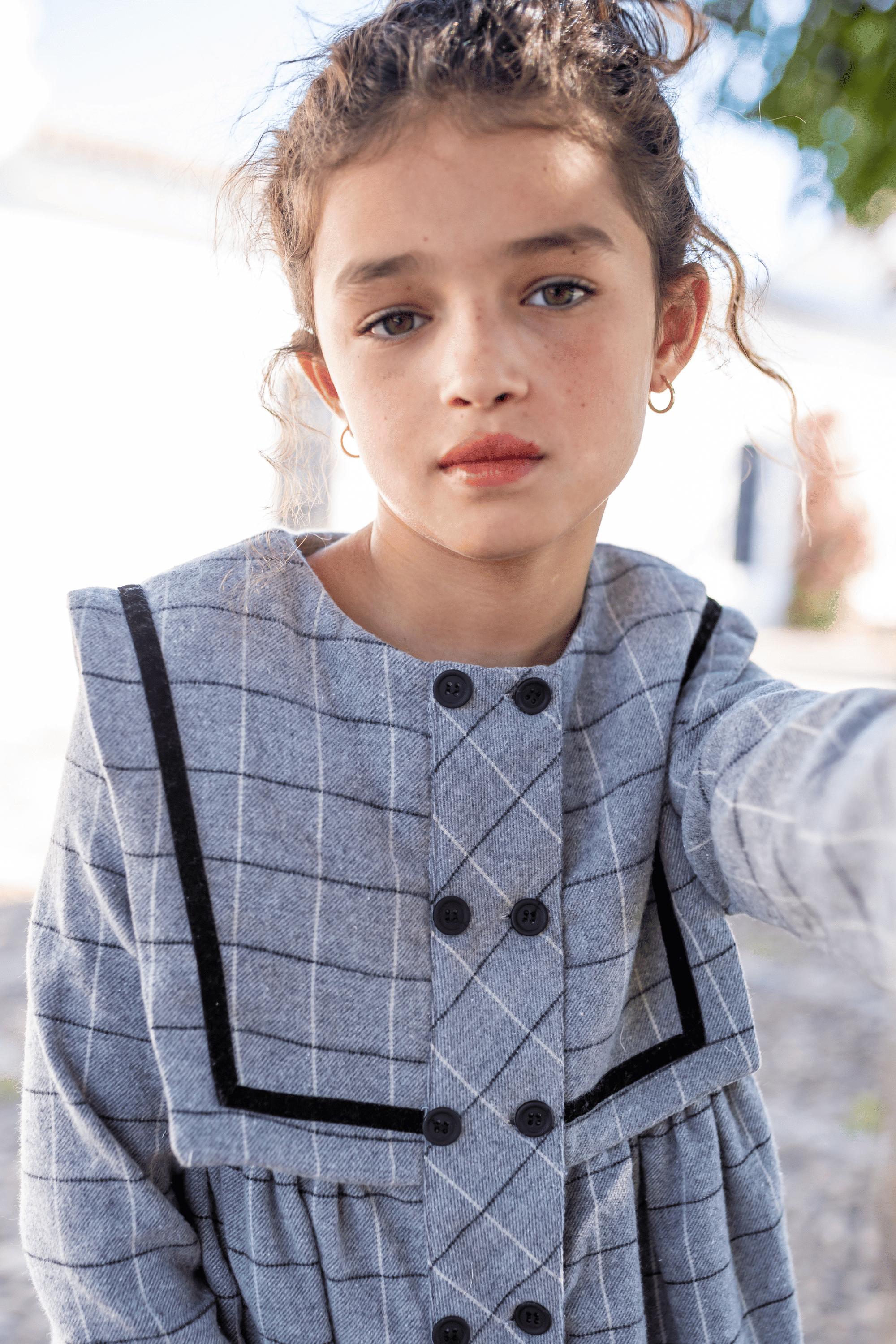 Vestido de niña gris Cocote & Charanga