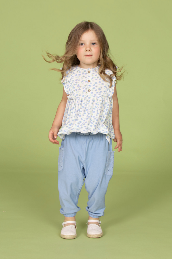 Pantalón bebé niña azul con detalle bordado