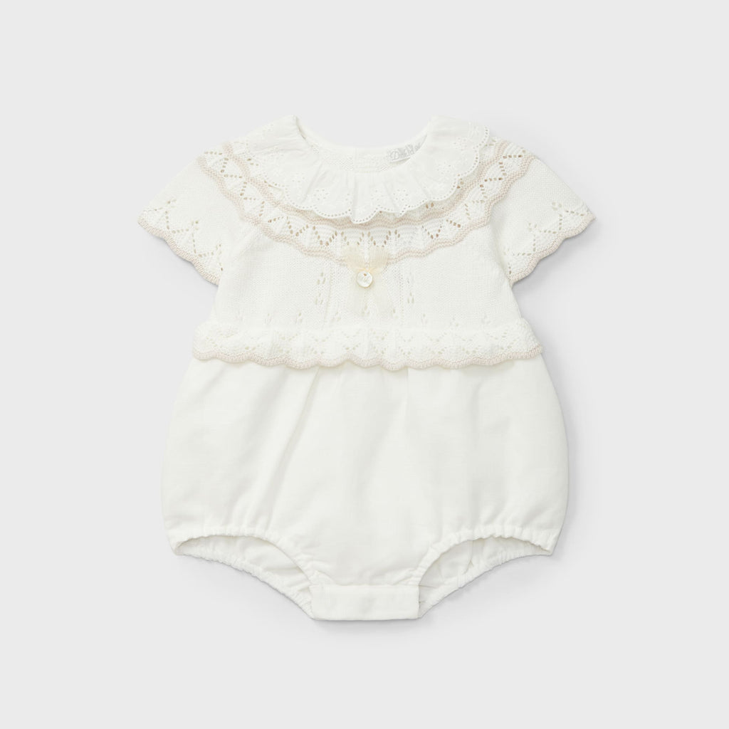 Ranita crudo con volante en el cuello recién nacido