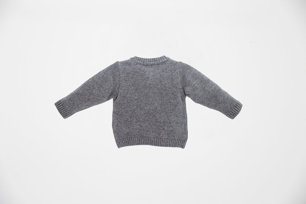 Rebeca gris abotonada