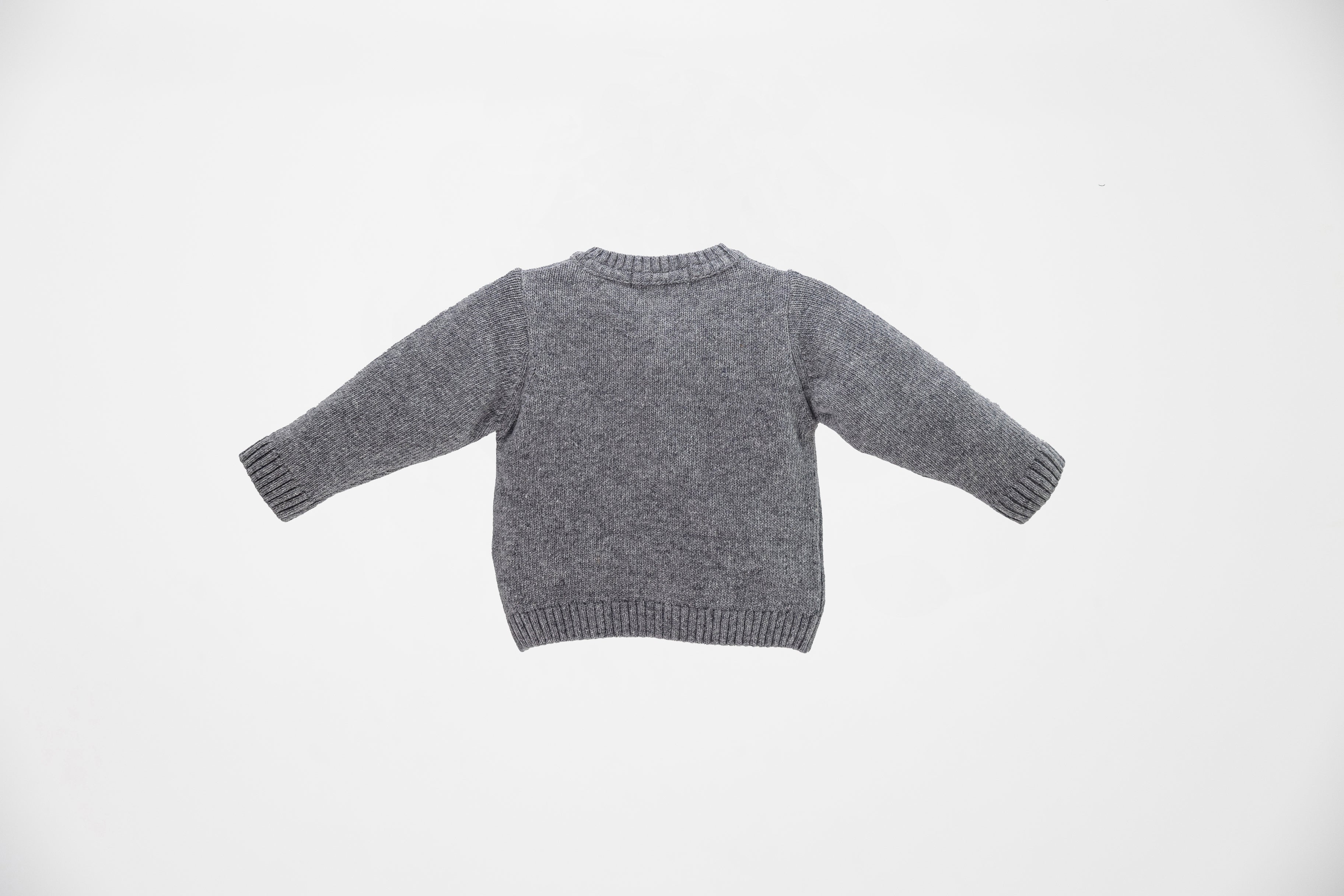 Rebeca gris abotonada