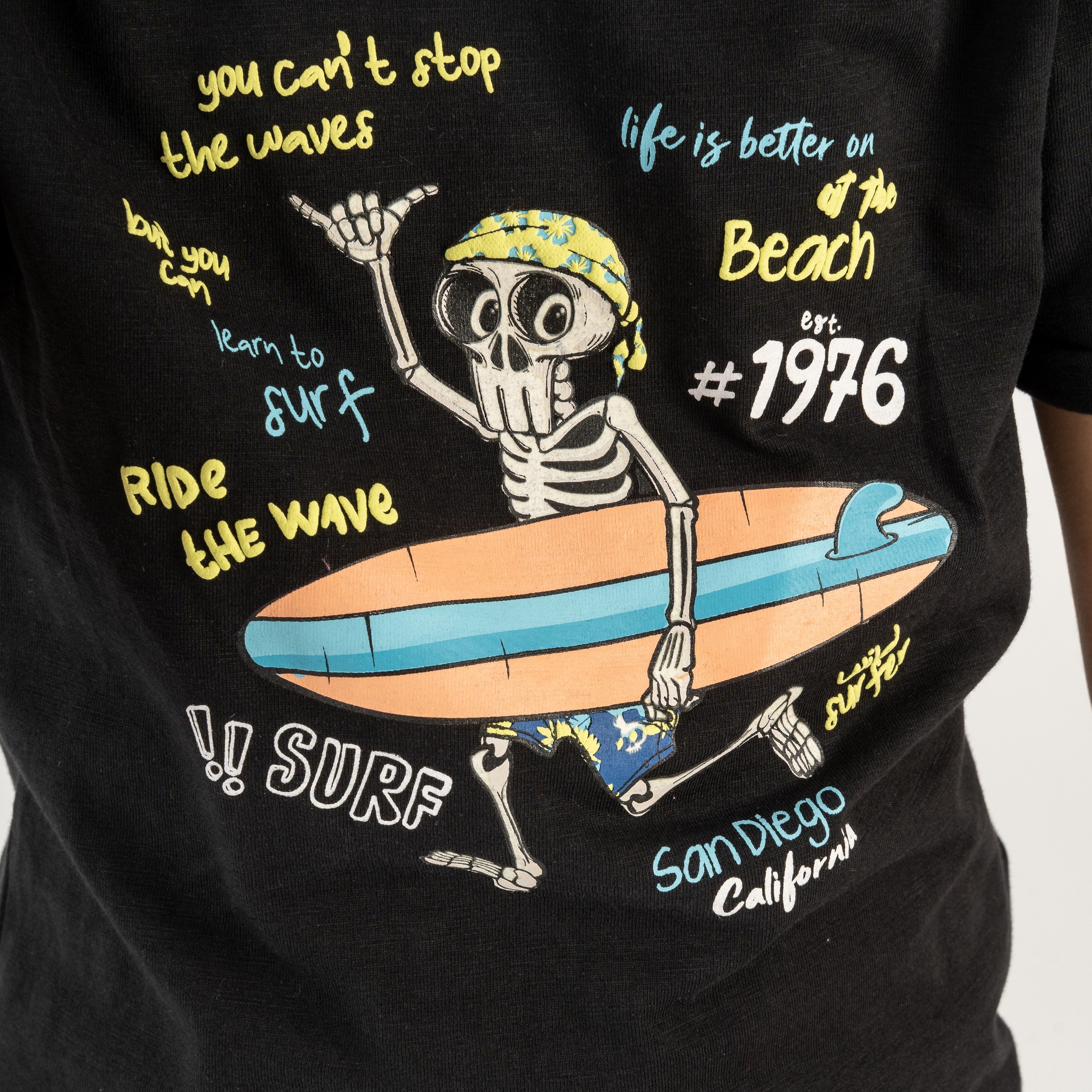 Camiseta de niño color negro VERANO/Outlet