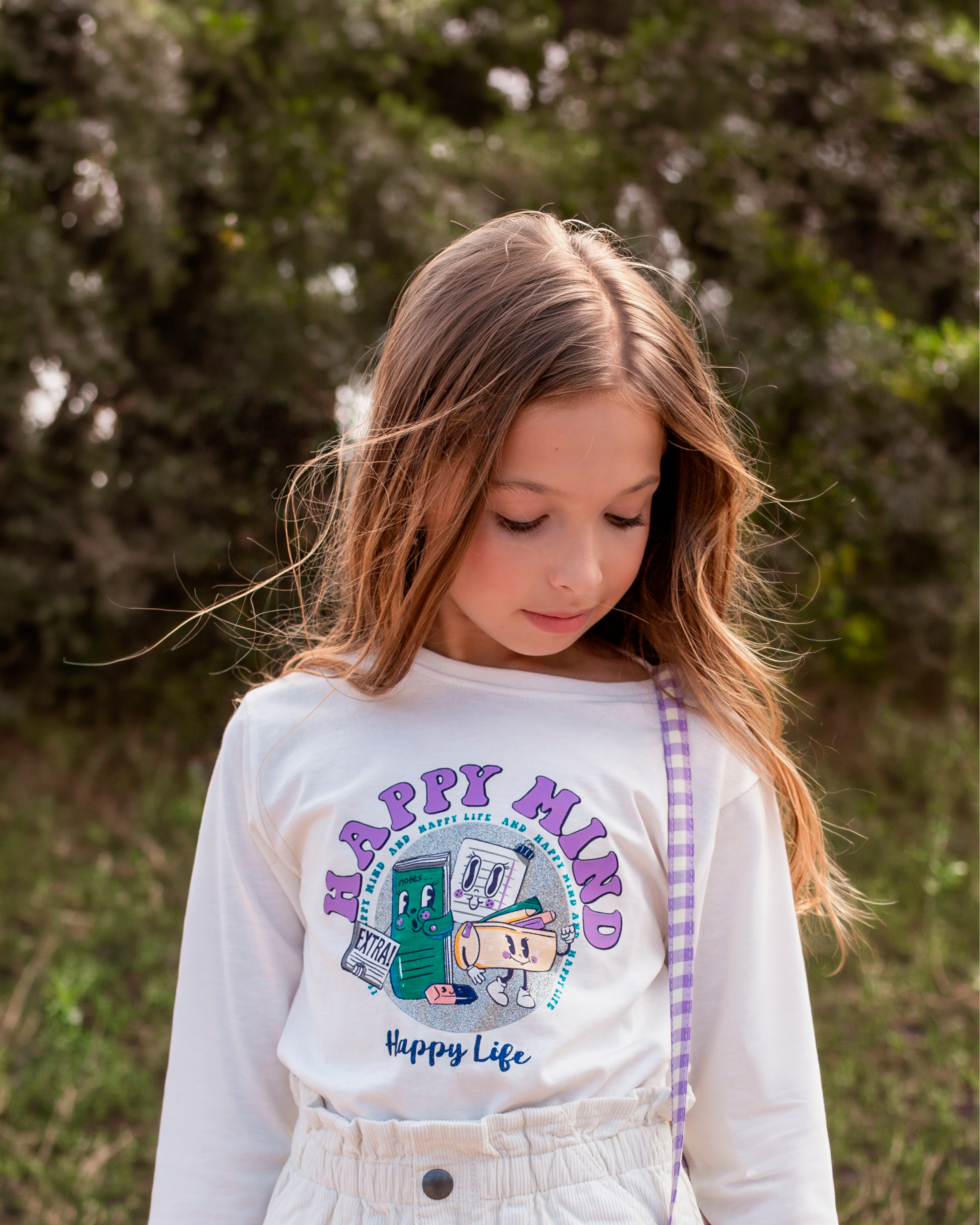 Camiseta manga larga de niña en color crudo y dibujo morado