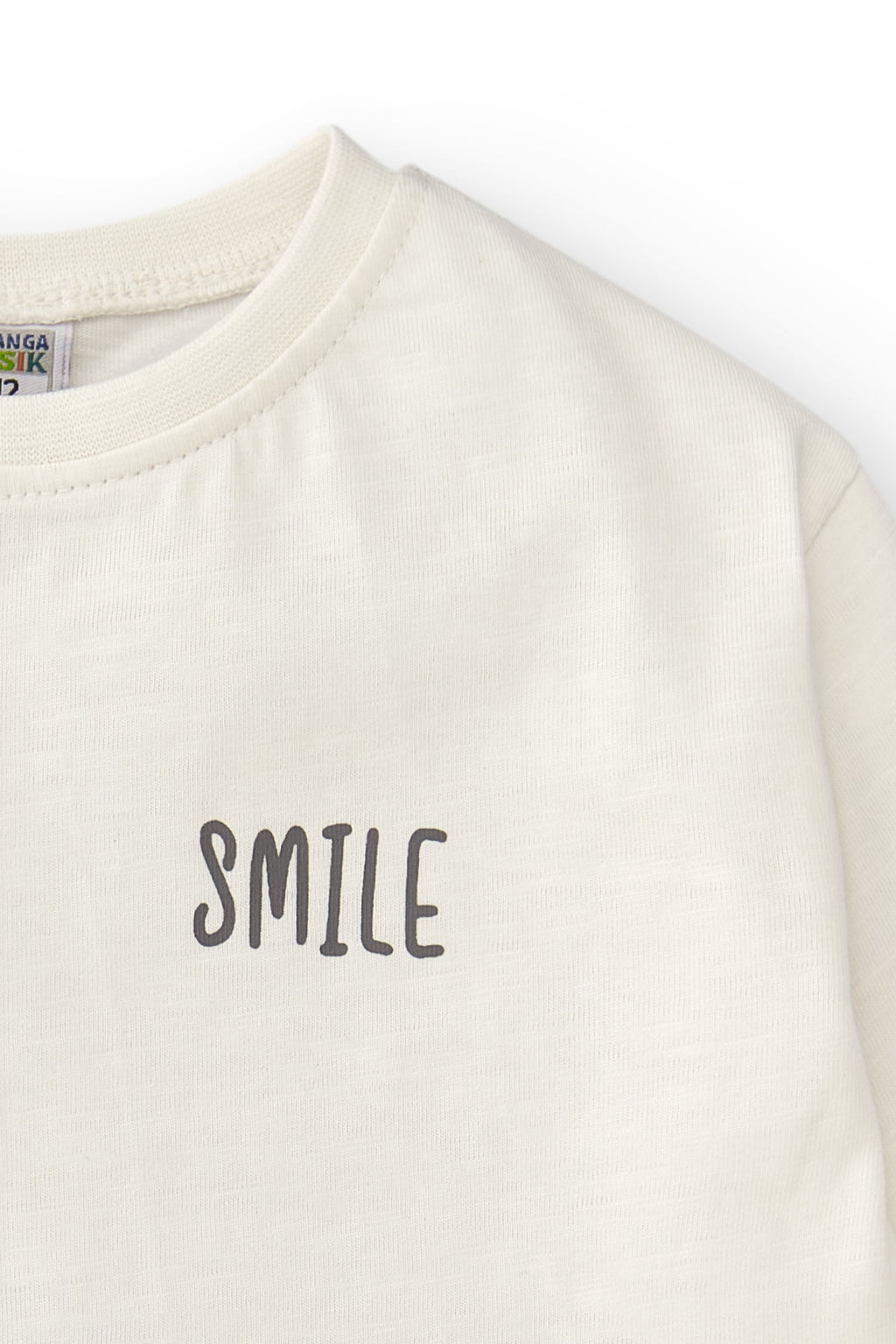 Camiseta en color crudo con texto smile Charanga