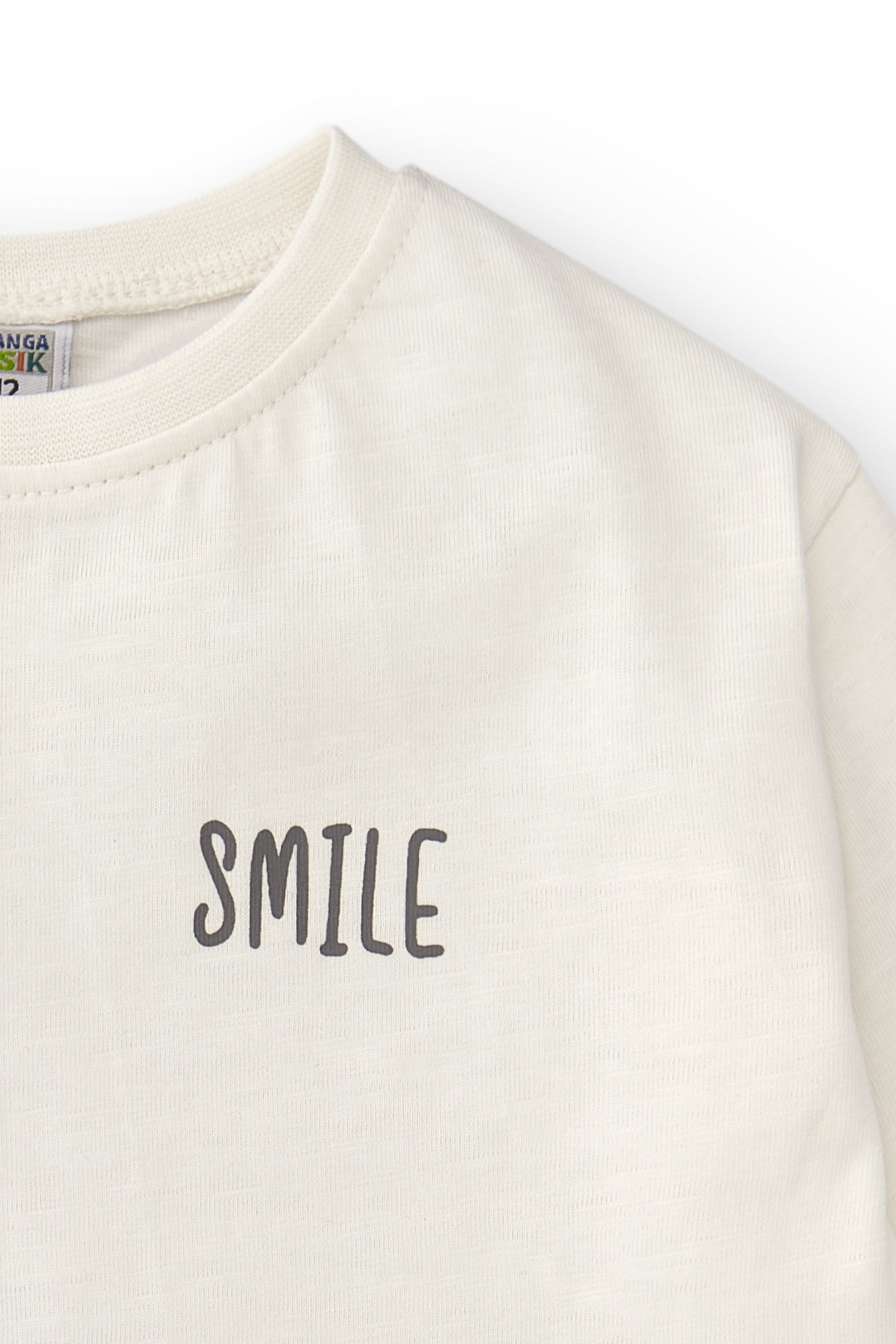 Camiseta en color crudo con texto smile Charanga