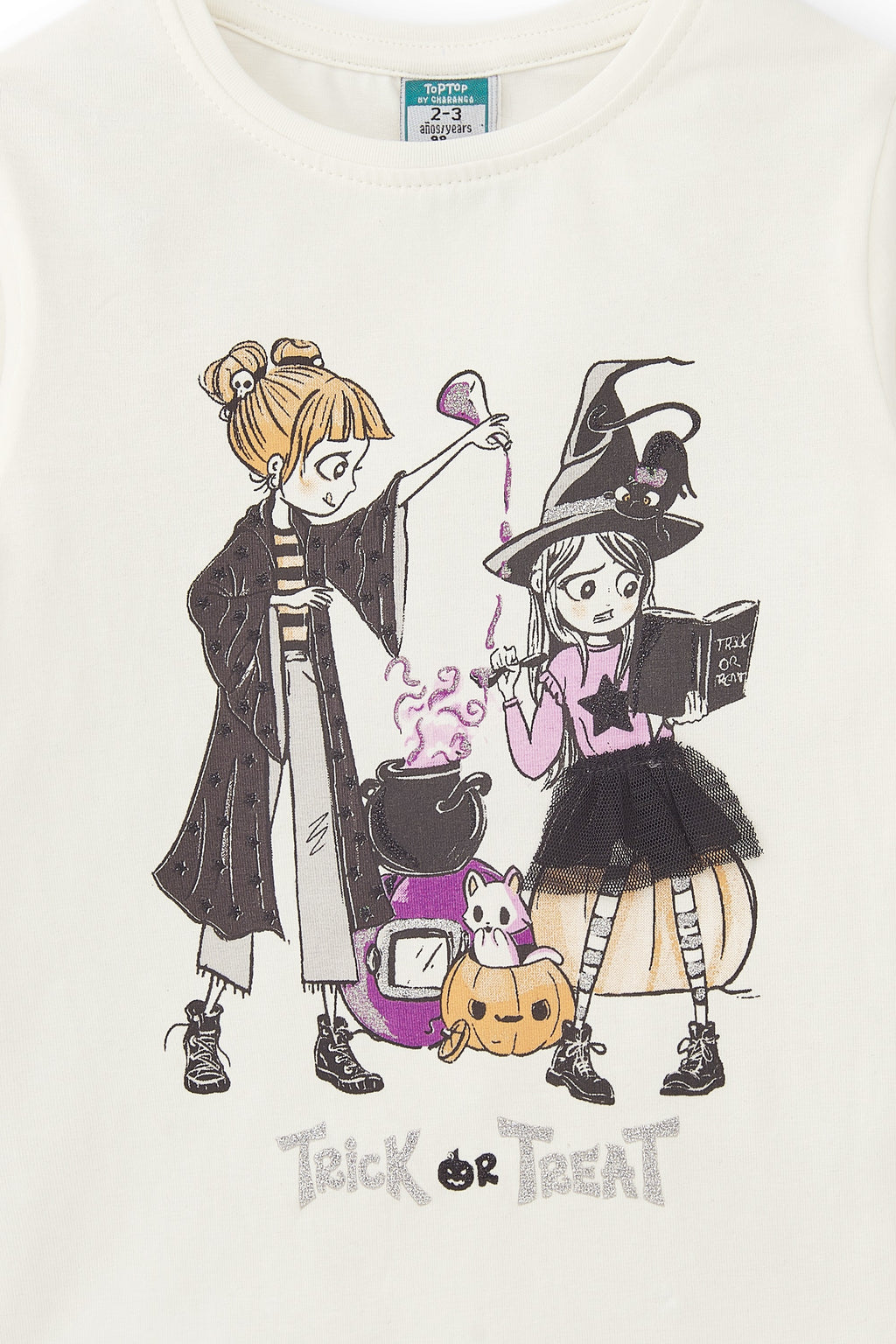 Camiseta de niña en color crudo con dibujo de brujas Charanga