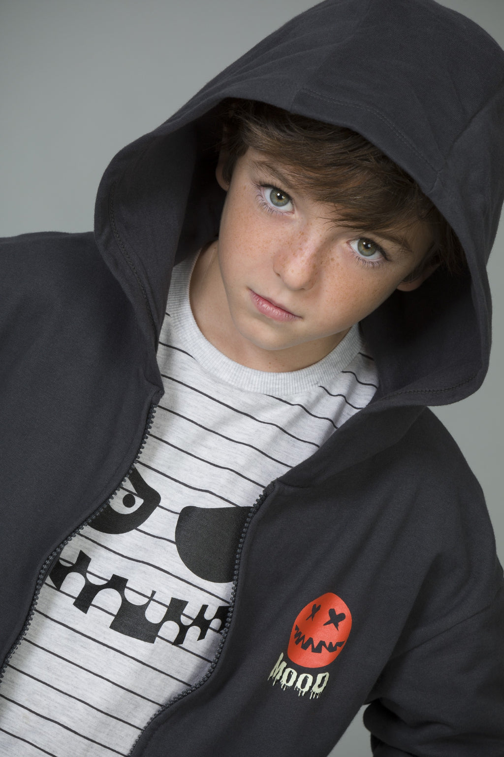 sudadera de niño antracita con capucha y cremallera, calabaza Charanga